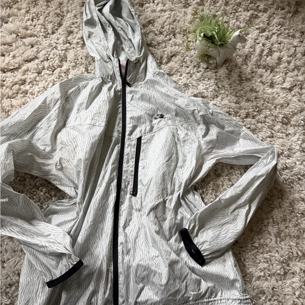 Nike Women's striped windbreaker, unique Gray and Black Ski Jacket